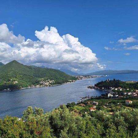 Holiday Home Sunny Hill คาเมนาริ ภายนอก รูปภาพ