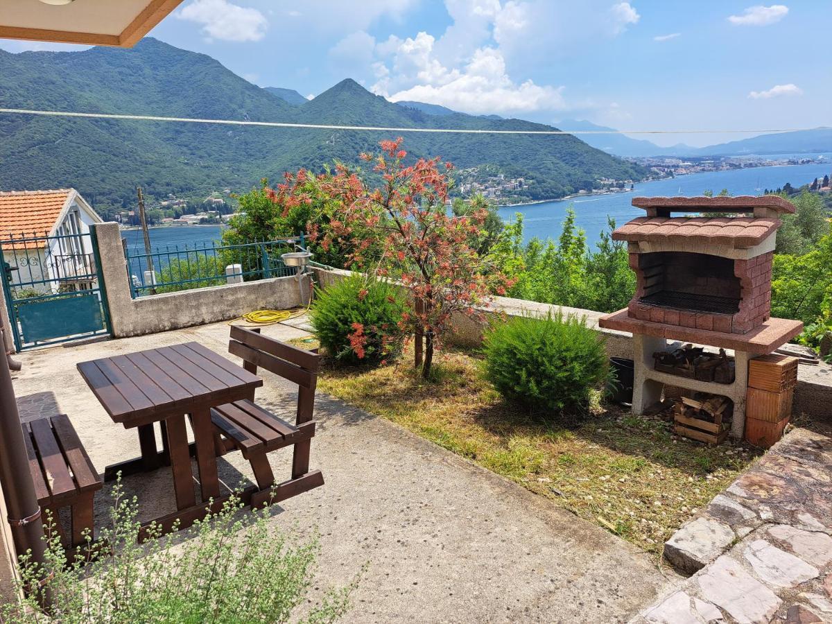 Holiday Home Sunny Hill คาเมนาริ ภายนอก รูปภาพ