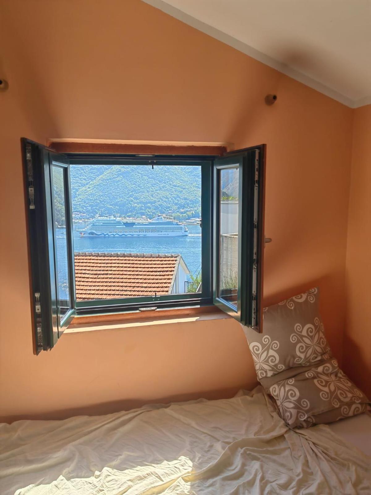 Holiday Home Sunny Hill คาเมนาริ ภายนอก รูปภาพ