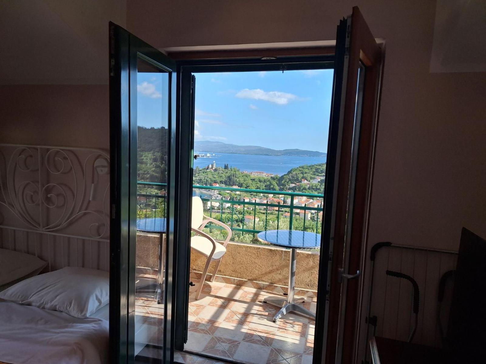 Holiday Home Sunny Hill คาเมนาริ ภายนอก รูปภาพ