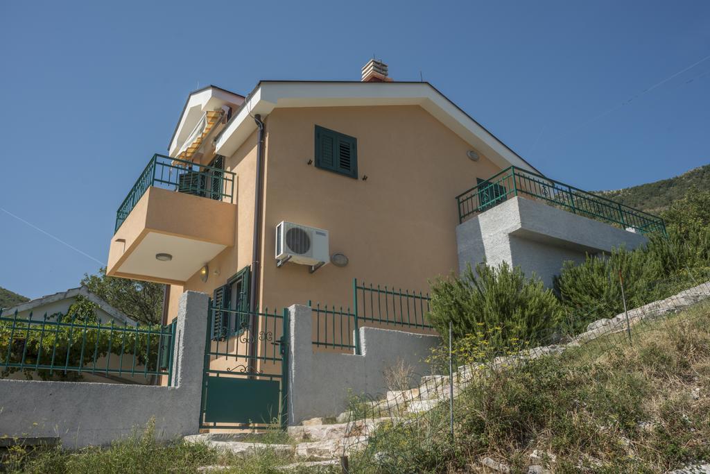 Holiday Home Sunny Hill คาเมนาริ ห้อง รูปภาพ