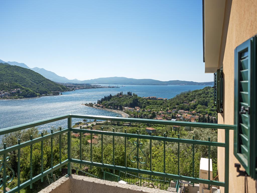 Holiday Home Sunny Hill คาเมนาริ ภายนอก รูปภาพ