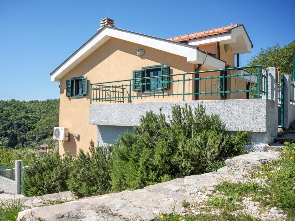 Holiday Home Sunny Hill คาเมนาริ ภายนอก รูปภาพ