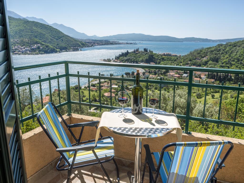 Holiday Home Sunny Hill คาเมนาริ ภายนอก รูปภาพ